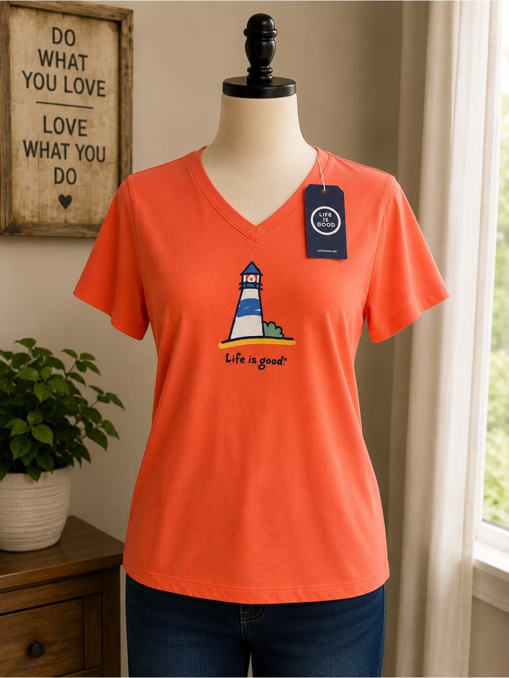 Life is good Women's V-Neck T-Shirt - Coral Lighthouse Size XS
